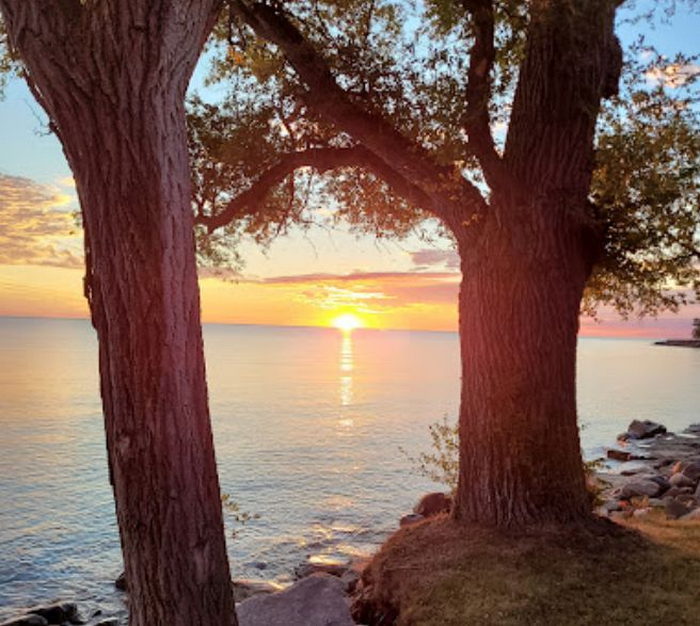 Lightkeepers Cottages (Clippingers Rustic Cottages) - From Web Listing (newer photo)
